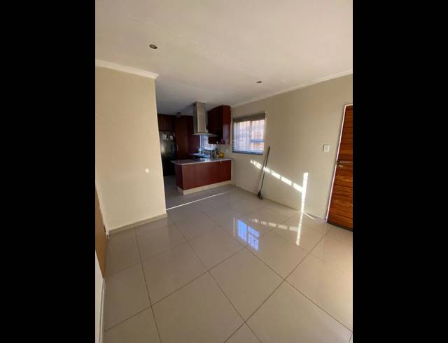 2 BEDROOM TOWNHOUSE FOR SALE IN BLUE HILLS